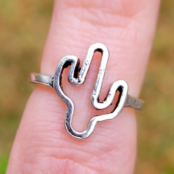 Jewelry - 🌵 Desert Cactus Cutout 3D Silver Midi Ring Size 4.5
